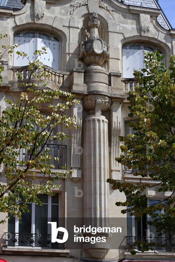 Facade of 80 Place d'Erlon, Marne, Grand Est, France, 2019 (photo)