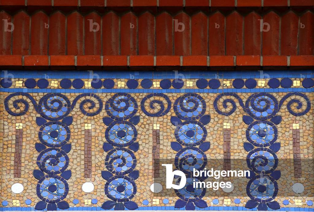 Mosaic, detail of the Facade of 153 rue des Capucins, Reims, Marne, Grand Est, France, 2019 (photo)