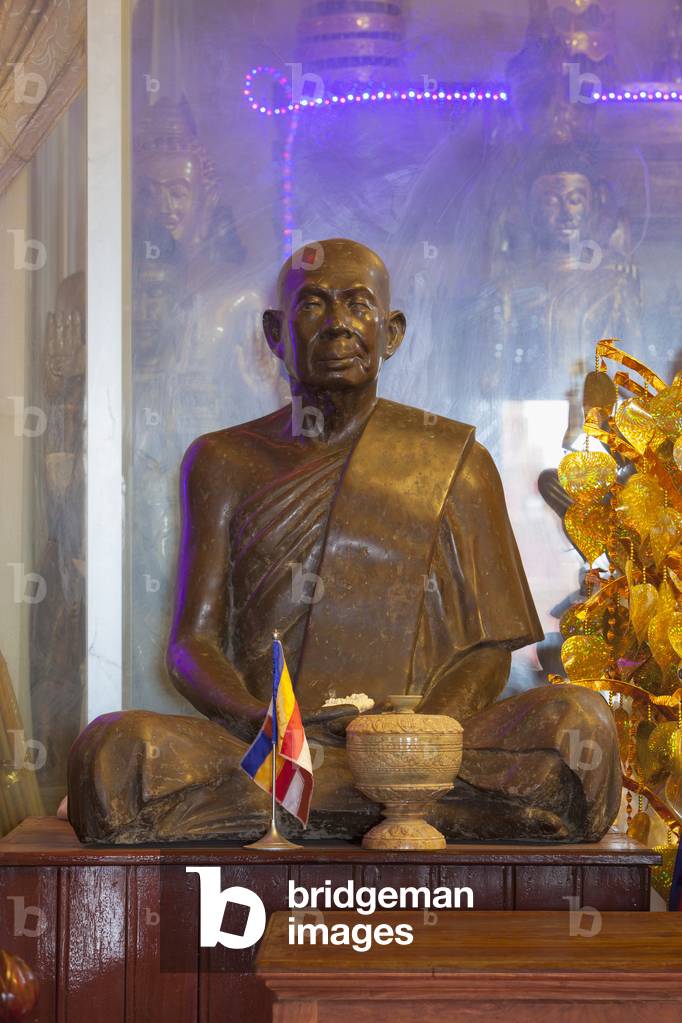 Statue of Huot Tat, patriarch of cambodian buddhism, wat Ounalom, Phnom Penh, Cambodia