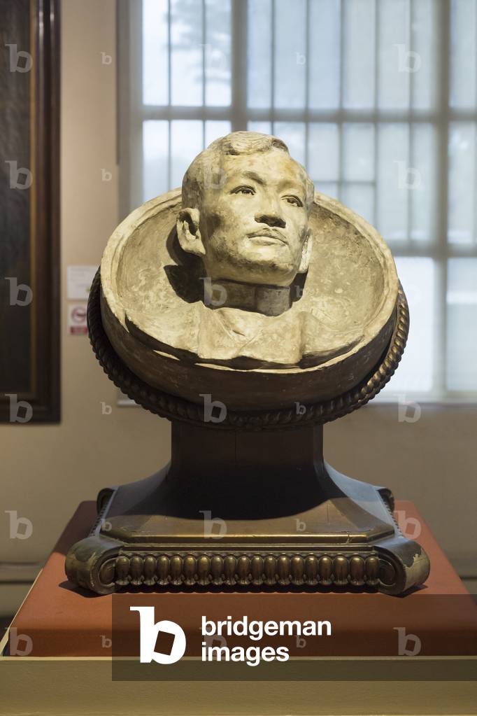 Rounded relief portrait of Jose Rizal, 1910 circa