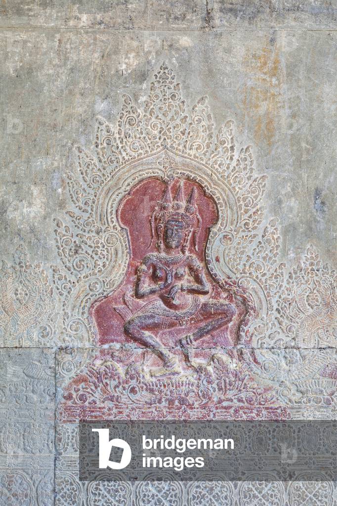 Dancing Apsara relief on the outer western wall, Angkor Wat, Cambodia (photo)