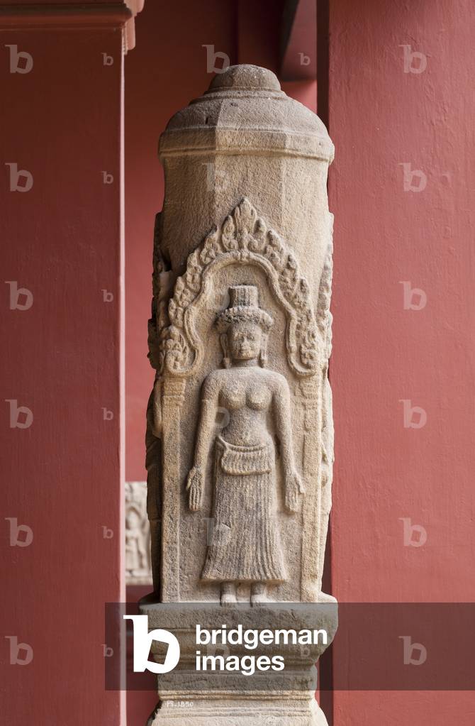 Brahmanist boundary post, unknown provenance, angkorian period, Angkor wat style, probably 12th century, sandstone, national museum of Cambodia, Phnom Penh,  Cambodia