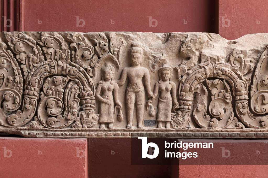 Lintel, from western Prasat Chikreng, Siem Reap, angkorian period, Baphuon style, 11th century, sandstone, national museum of Cambodia, Phnom Penh,  Cambodia
