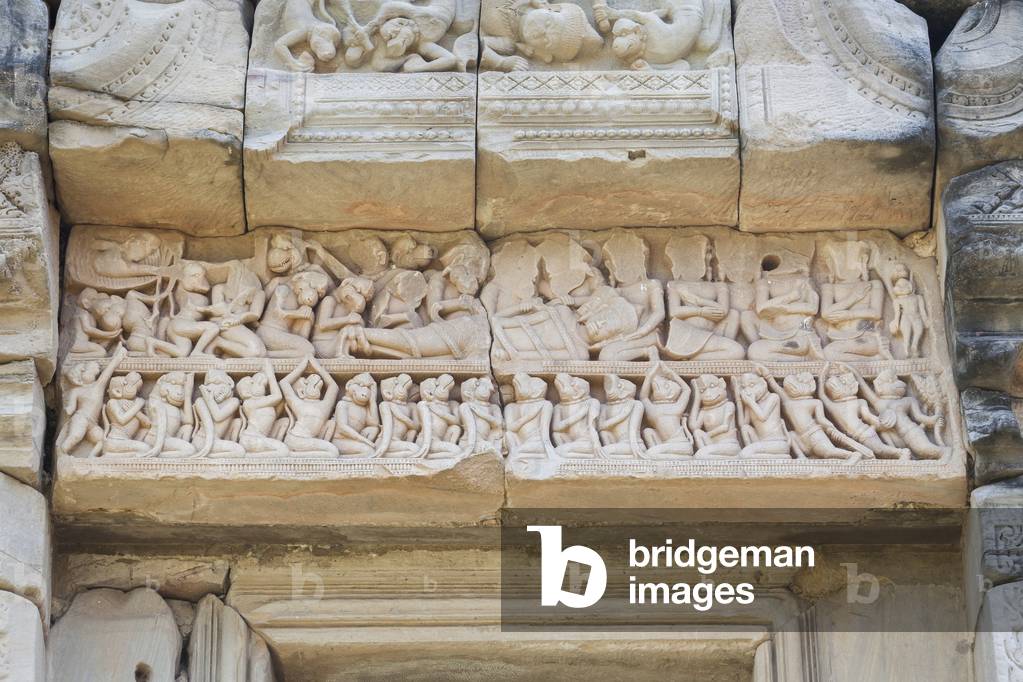 Lintel at the western entrance to the main tower  showing Lakshmana pierced by an arrow and surrounded by monkeys, Prasat Hin Phimai temple, Phimai historical park, Thailand (photo)