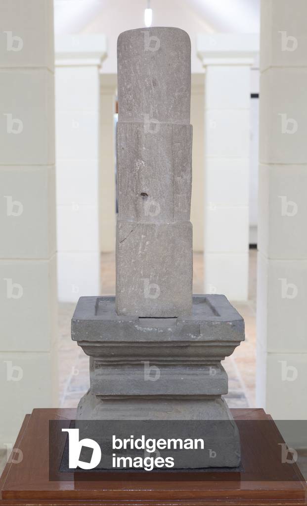 Linga and yoni, Phanom Rung museum, Phanom Rung historical park, Buriram province, Thailand (photo)