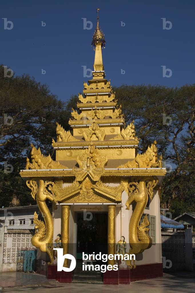 Thai Style Pagoda, Mahamuni Buddhist Pagoda, Mandalay, Mandalay Region, Myanmar (photo)