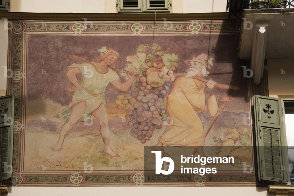 Fresco on the wall of a building next to the city centre, Bolzano, Italy (photo)