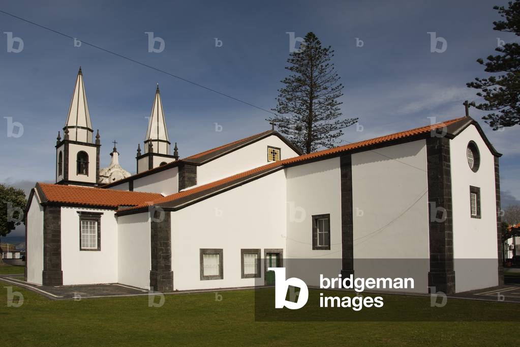 View of the Church of St Mary Magdelene, Sao Roque, Pico Island, Azores, Portugal (photo)