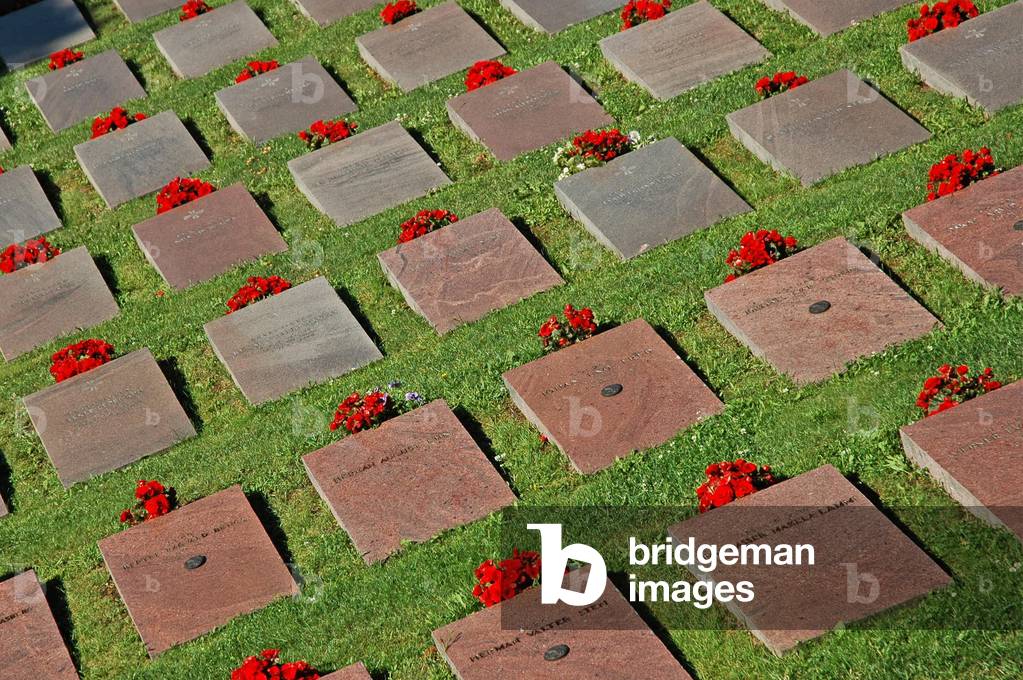 FINLAND, Vaasa (Vasa), Korshols Lutheran Church (formerly the court of appeal), hero graves from the Civil War and World War I