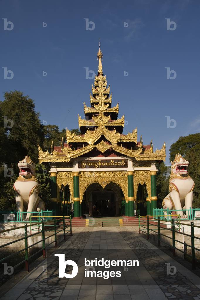 Main Entrance, Myat-Thalon Buddhist Pagoda, Magwe, Magway Region, Myanmar (photo)