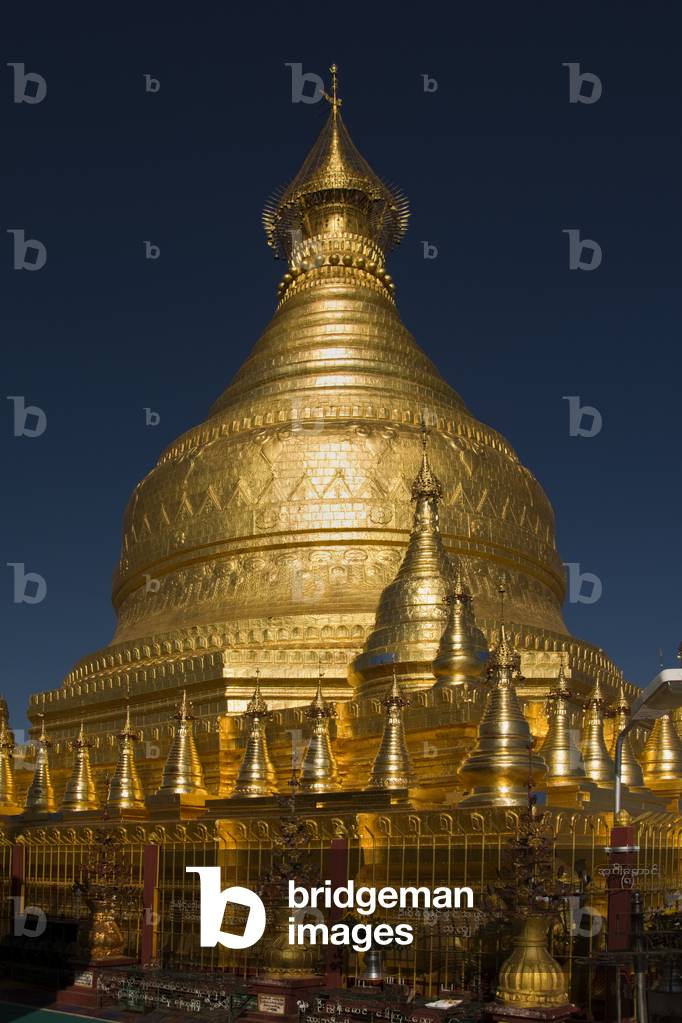 Main Golden Stupa, Tant Kyi Taung Buddhist Pagoda, Magway Region, Myanmar (photo)