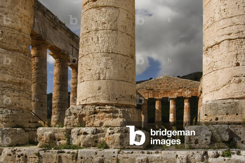 Segesta’s unfinished Doric Temple (420 BC), Segesta, Sicily, Italy (photo)