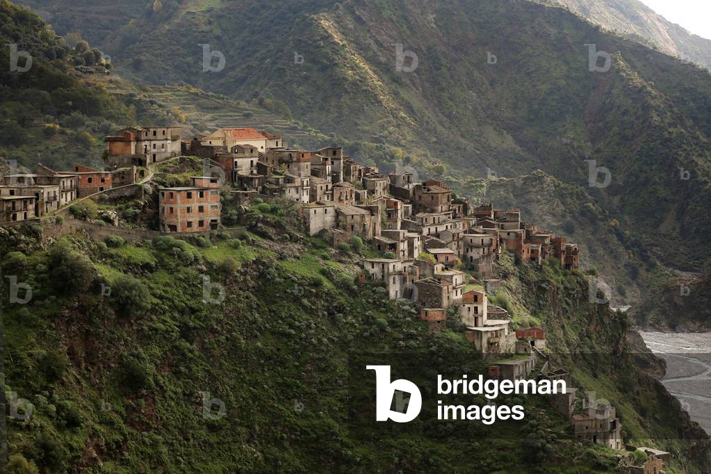 View, Roghudi, Calabria, Italy (photo)