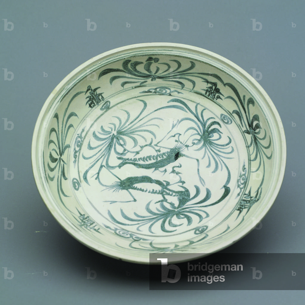 Dish with aquatic scene, Li dynasty, late 15th to early 16th century (porcelain)