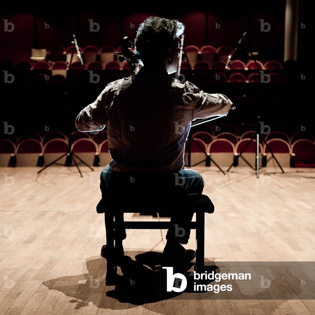 Portrait of Raphael Pidoux, Trio Wanderer, Cello, recording 5th Suite by Bach