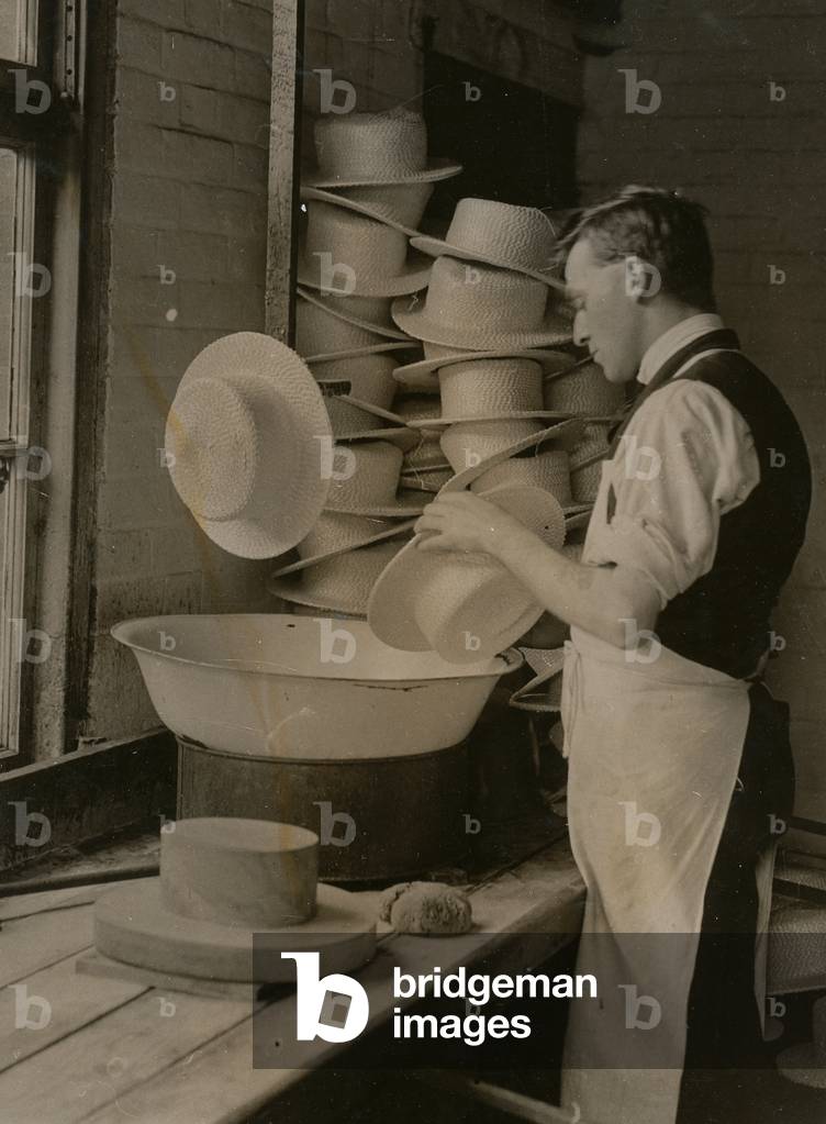 Panama hat manufacturer (b/w photo, c.1930)