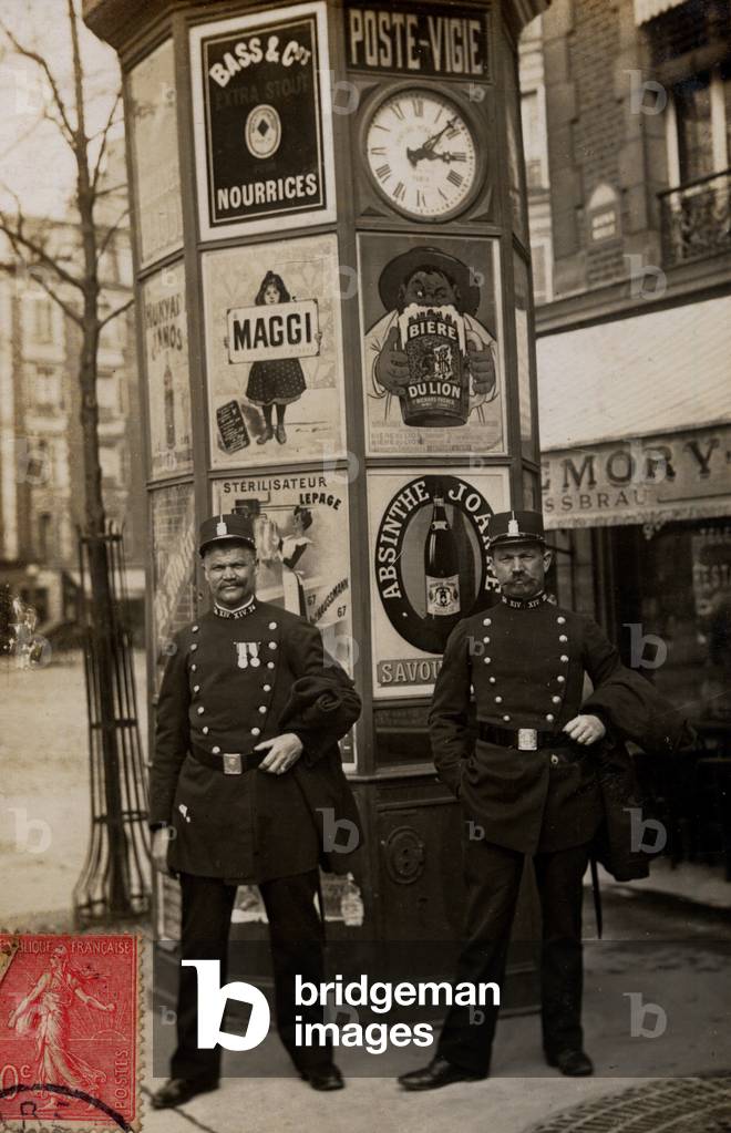 Colonne Morris, Paris, 1910 (b/w photo)