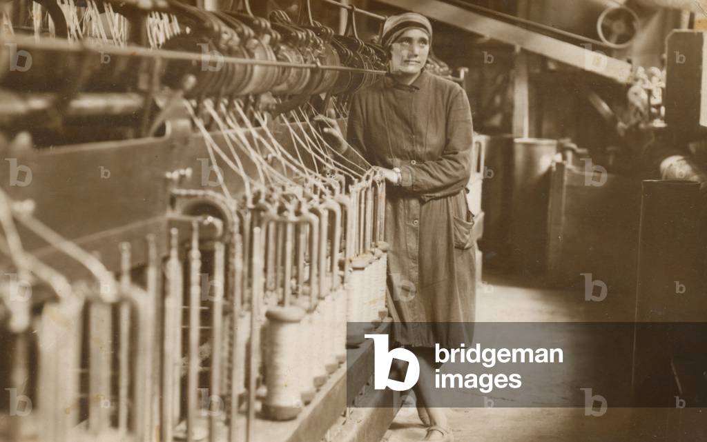 Workers' in a Soviet spinning (b/w photo, c.1930)