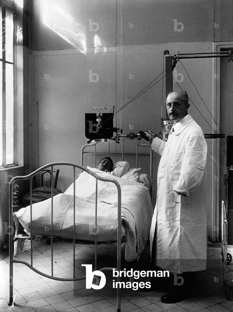 Radiology, photo by Meurisse Agency (b/w photo)