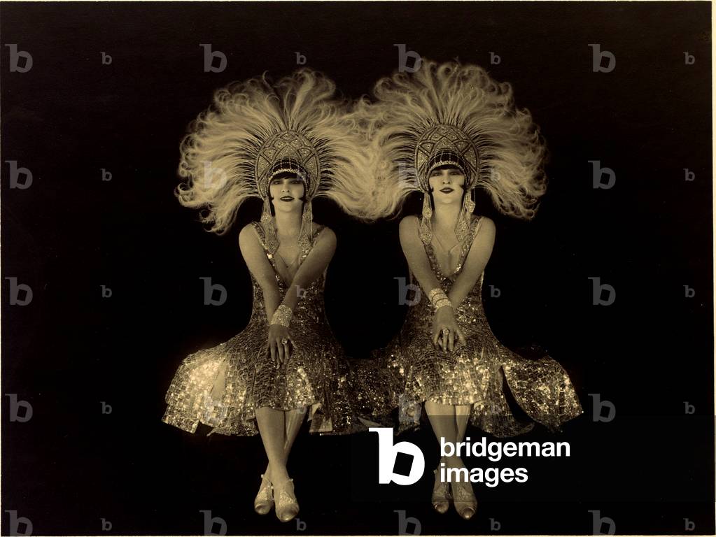 Flapper Girls show (b/w photo, 1925)