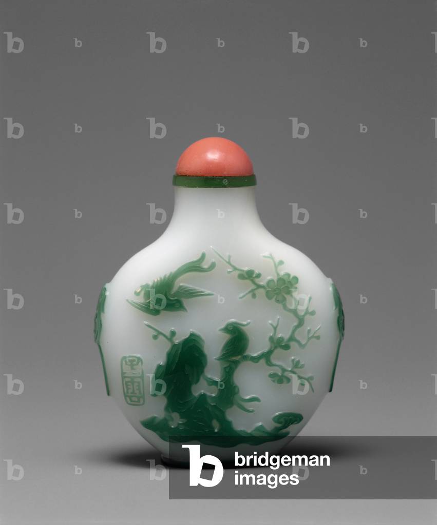 Snuff Bottle, 1800-1850 (Glass with overlaid and carved decoration)