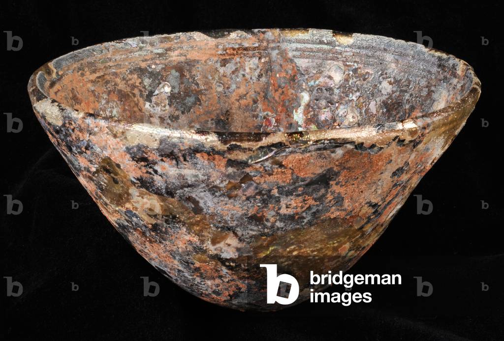 Mammiform bowl, 2nd-1st century BCE (Cast glass)