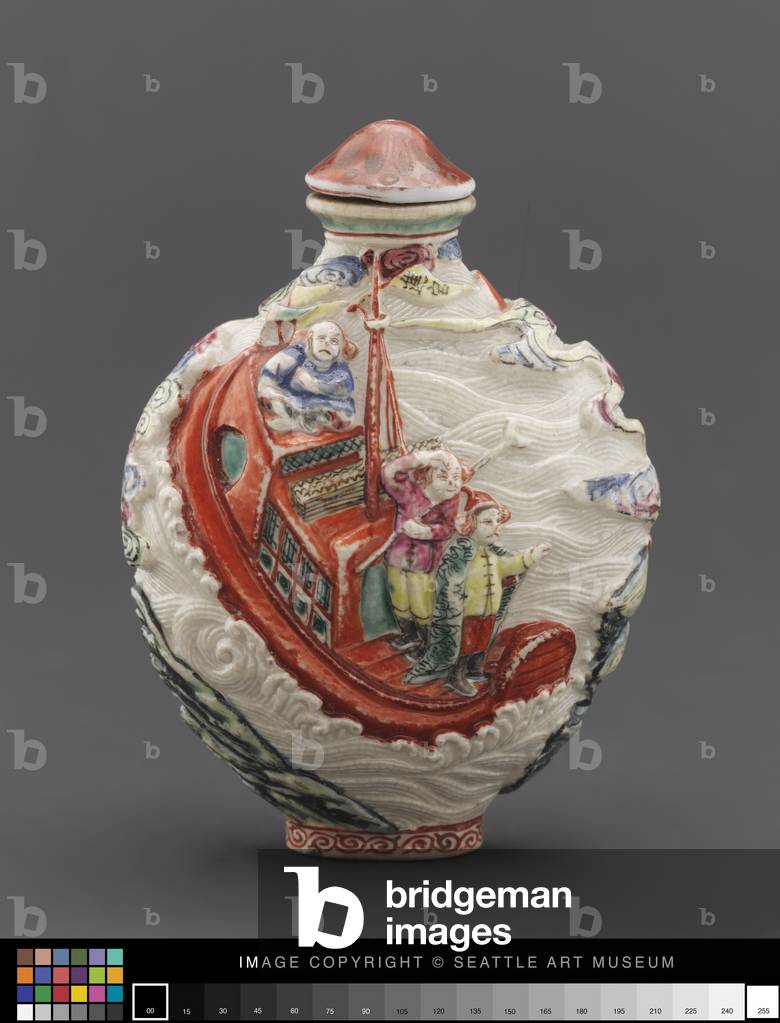 Snuff bottle with the “Eight Barbarians
Bearing Tribute” (Baman jin bao), 1796-1820 (Molded soft paste porcelain with enamel
decoration)