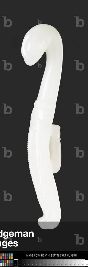 Praying mantis and cicada garment hook,
mid 10th-late 13th century (nephrite)