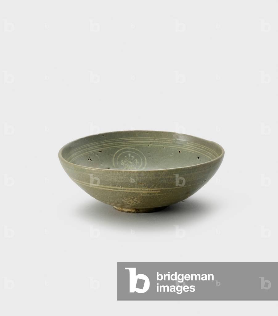 Bowl, 16th century (Buncheong ware with stamped design,
brushmark on exterior, stoneware)