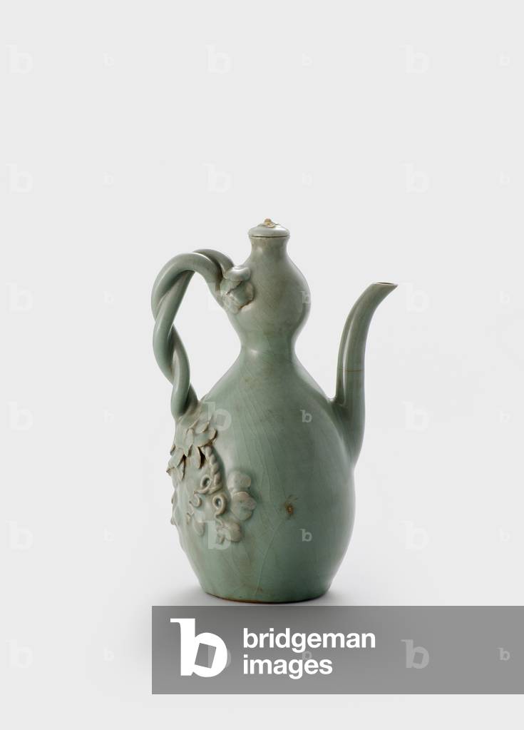 Double gourd teapot (Stoneware and porcelain with glazes and
relief decoration)