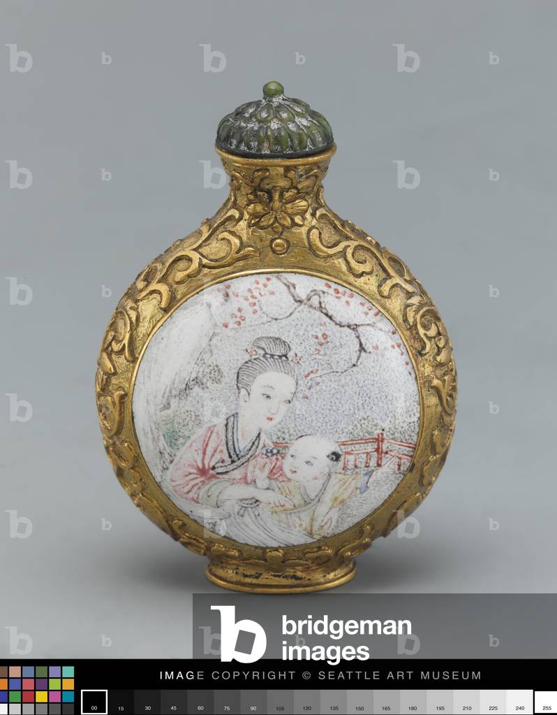 Snuff bottle with a Chinese lady and fan,
1735-1796 (Gilt copper with some gold, and overglaze
enamel decoration)