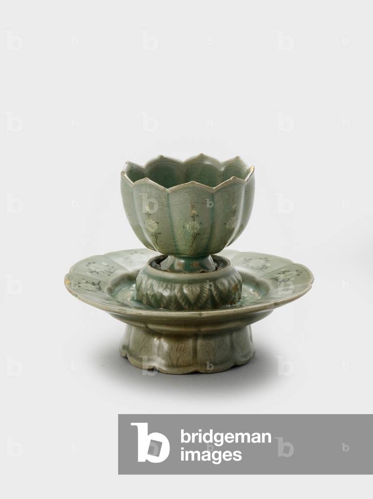 Cup and stand, late 12th-early 13th century (Stoneware with inlaid slip decoration and
celadon glaze)