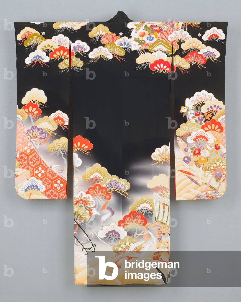 Woman's kimono with long sleeves, 20th
century (Silk crepe, freehand paste-resist dyeing
(yuzen-zome))