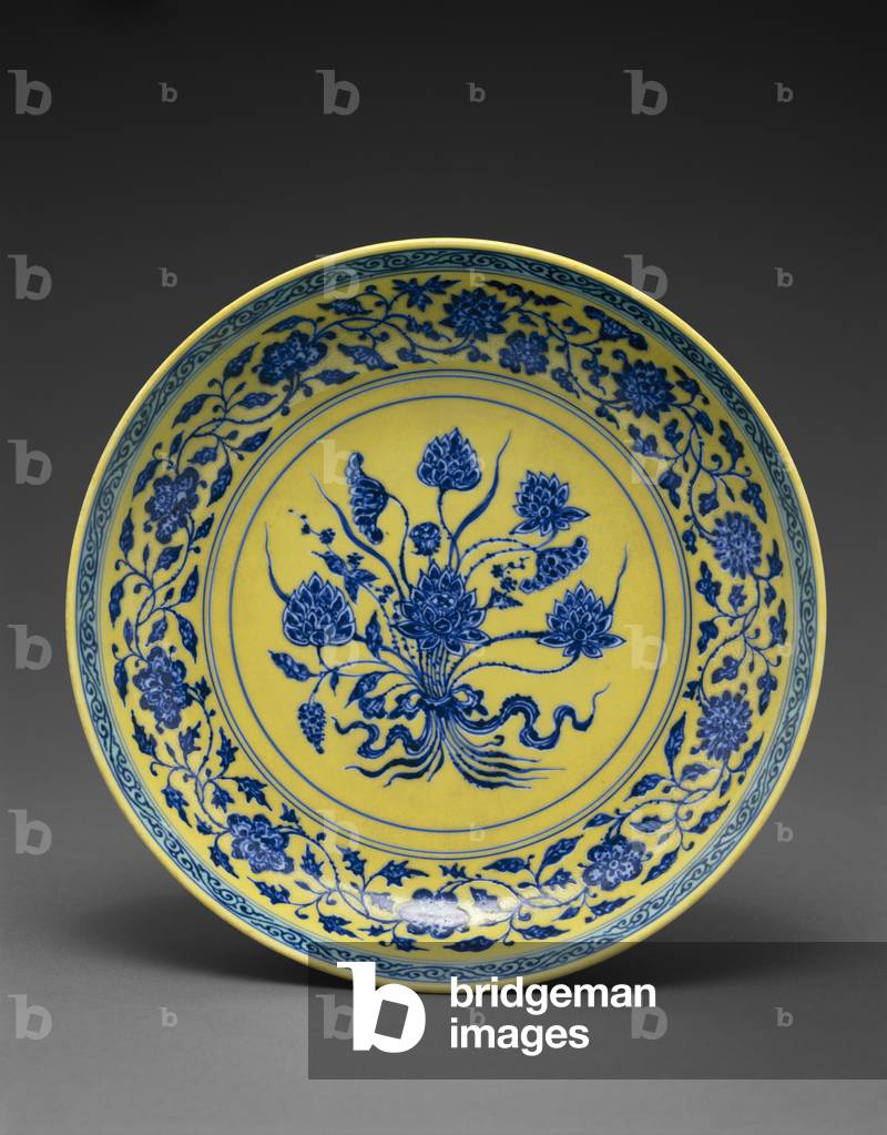 Dish with bouquet of lotus and water plants,
1723-1735 (Porcelain with underglaze-blue and yellow
overglaze decoration)