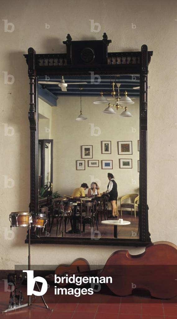 Mirror, waitress, restaurant, Havana,