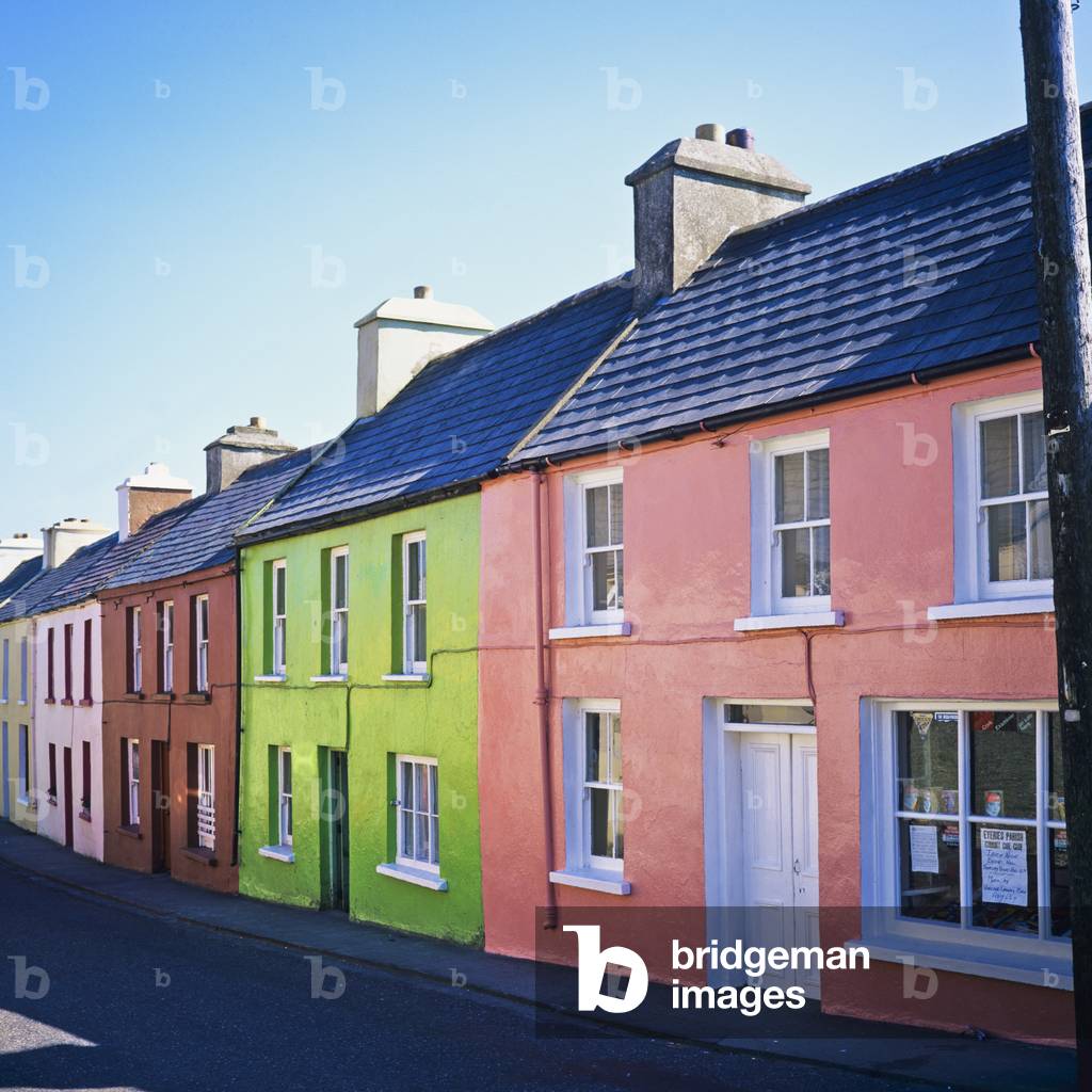 View of painted houses, Eyeries, Beara Peninsula, County Cork, Ireland (photo)