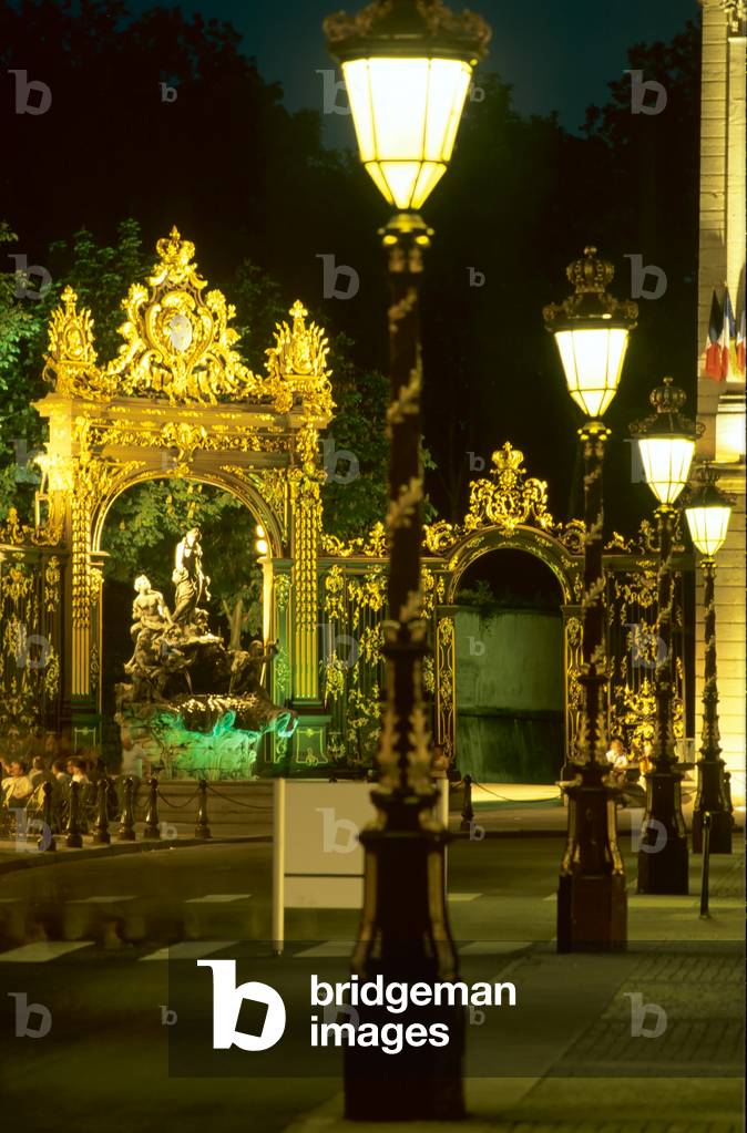Street lamps, gilt wrought-iron railings and Amphitrite fountain, Place Stanislas, Nancy, France (photo)