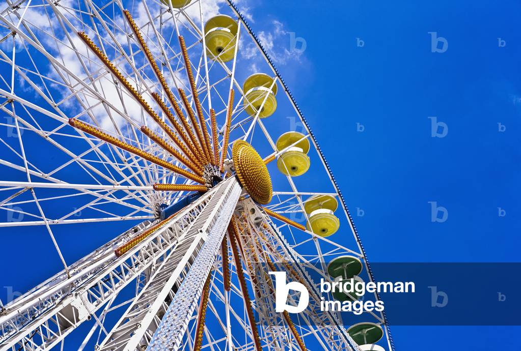 Ferris wheel at a fun fair (photo)