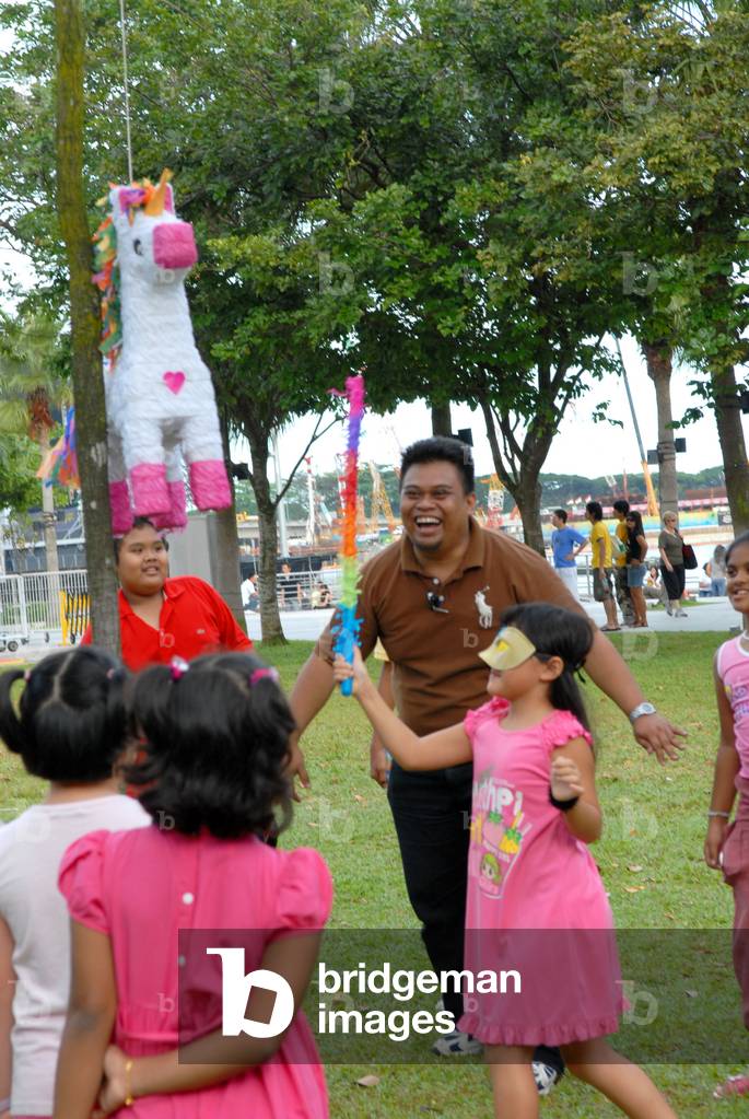 Pinata, 2008 (photo)