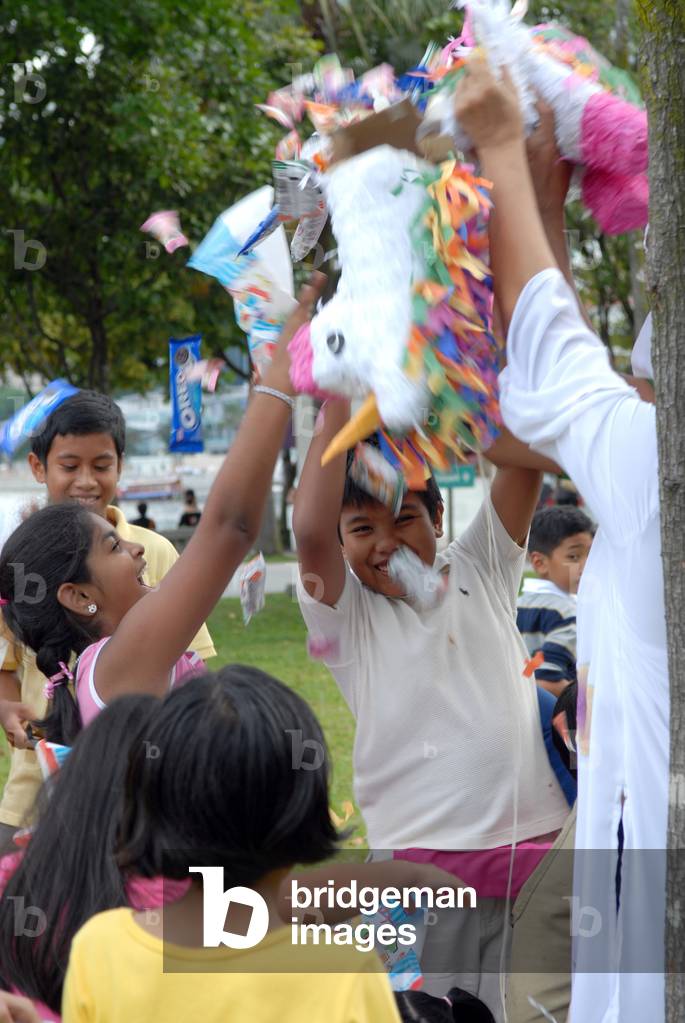 Pinata, 2008 (photo)