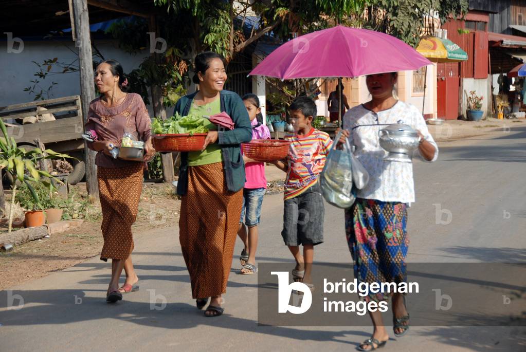 Laos: offering of food, 2012 (photo)