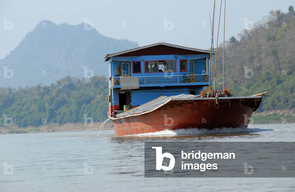 House boat in Laos, 2012 (photo)
