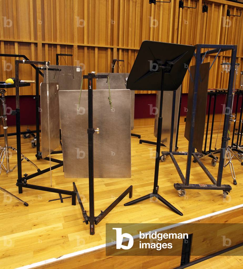 Bell plates , percussion instrument.