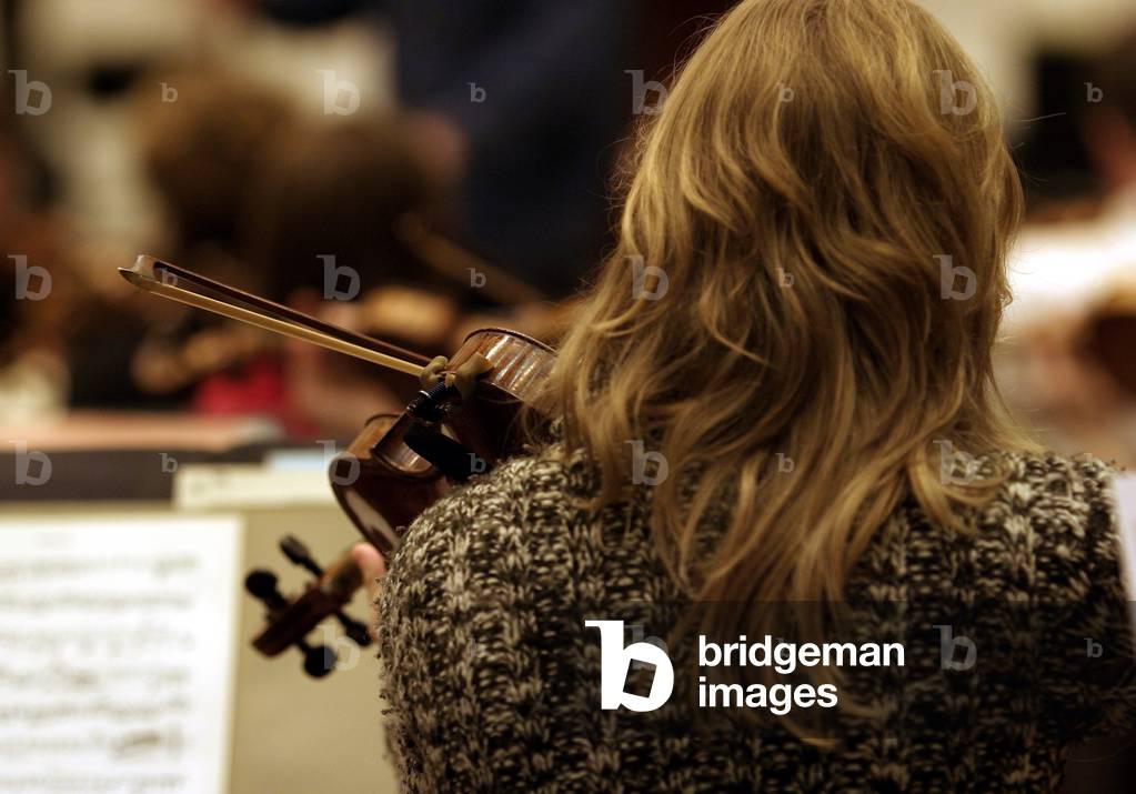Violinist - playing in