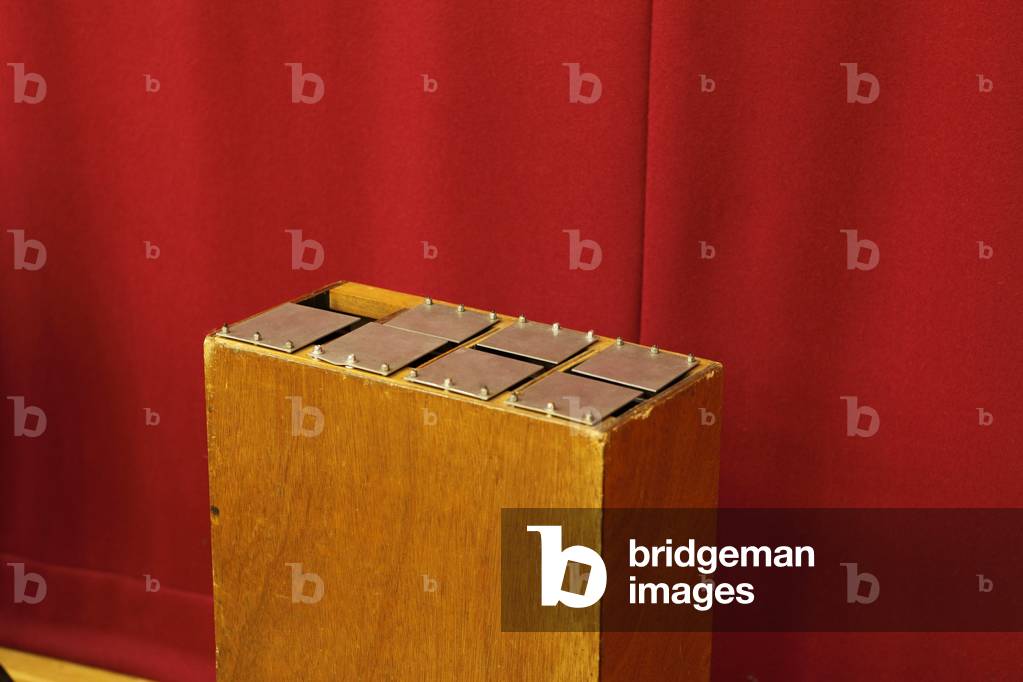 Lujon, Different pitched and sized metal tongues over a resonating box. percussion instrument - generic