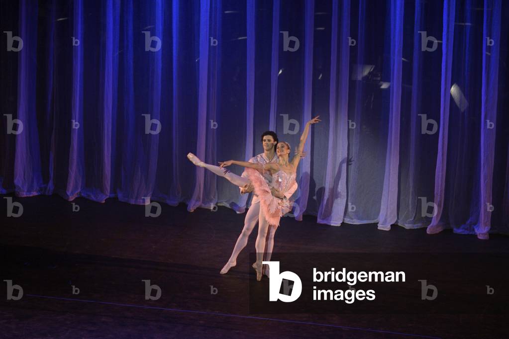Ballet dancers dancing against
