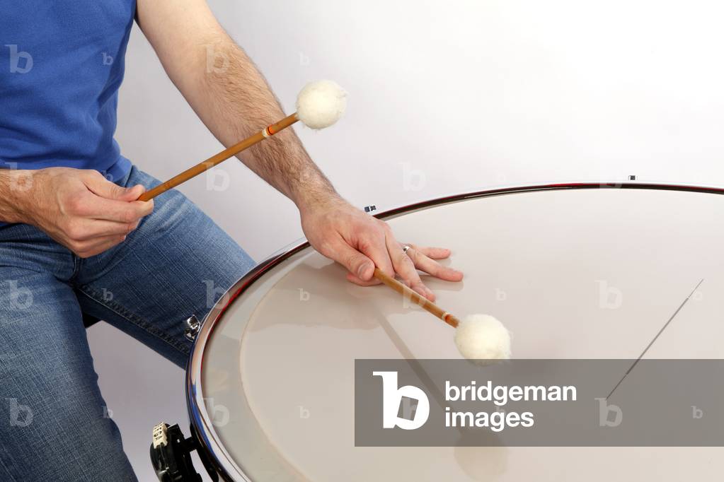 Timpani, damping the head, playing position. Technique