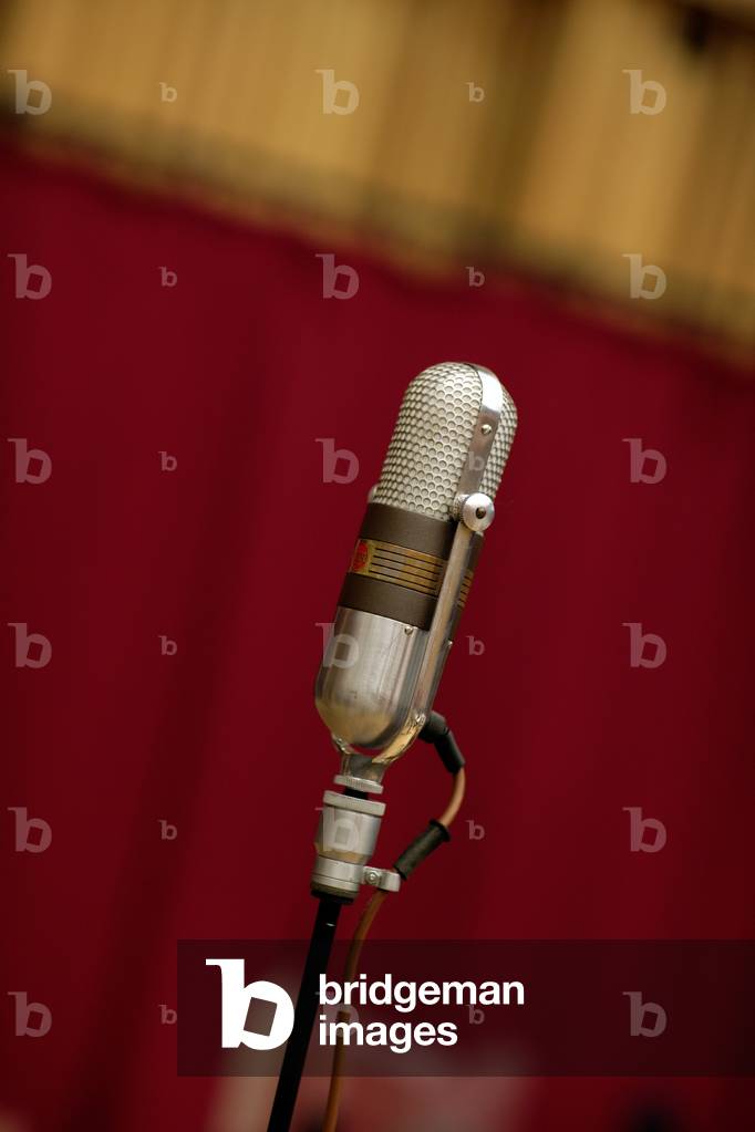 RCA 77 pill microphone