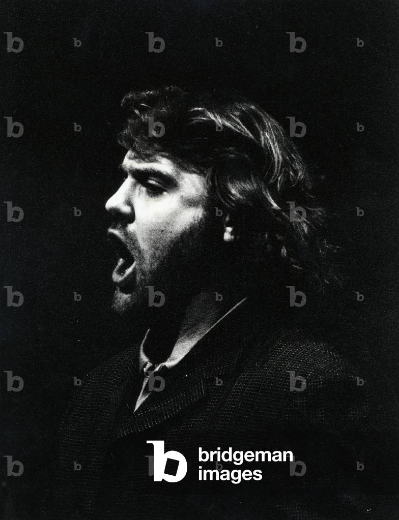 Bryn Terfel singing Welsh