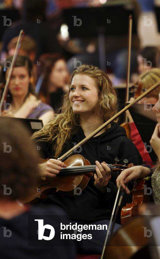 Female viola player